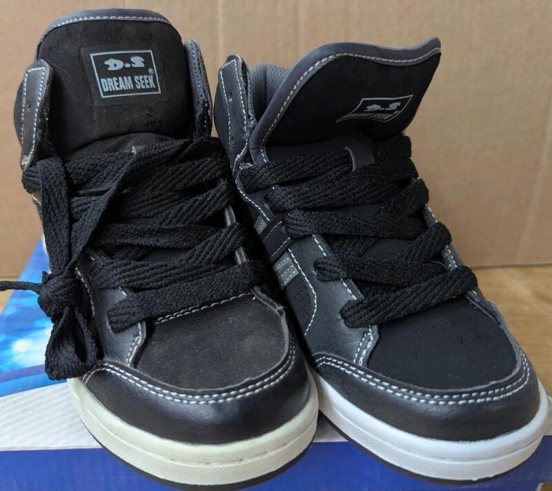 NEW Size 12 Children's Dream Seek Running Shoe.