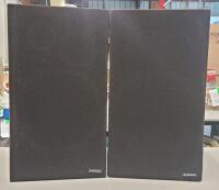Vintage 1980's Pioneer CL-70 3-Way 40watt Bass Reflex Floor Loudspeakers , Pair . Age Appropriate Wear (minor scuff marks) . Untested .