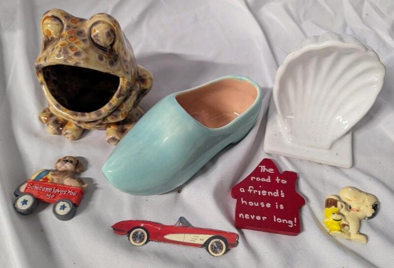 Vintage Decor. Frog, Magnets and More. Frog stand 3.5" Tall