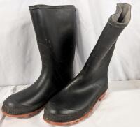 New Size 7 Rubber Boots.