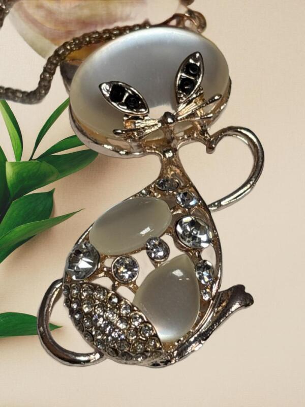 Betsy Johnston Cat Moon Cabs and Rhinestone Necklace Cat 3&rsquo;&rsquo; Pendant Chain 28&rsquo;&rsquo; 3&rsquo;&rsquo; stamped extender