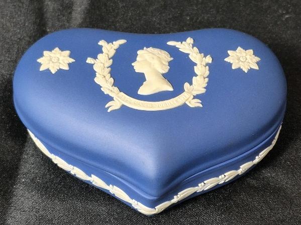 Vintage Wedgwood Queen Silver Jubilee 1977 Trinket Box 5.5" Long