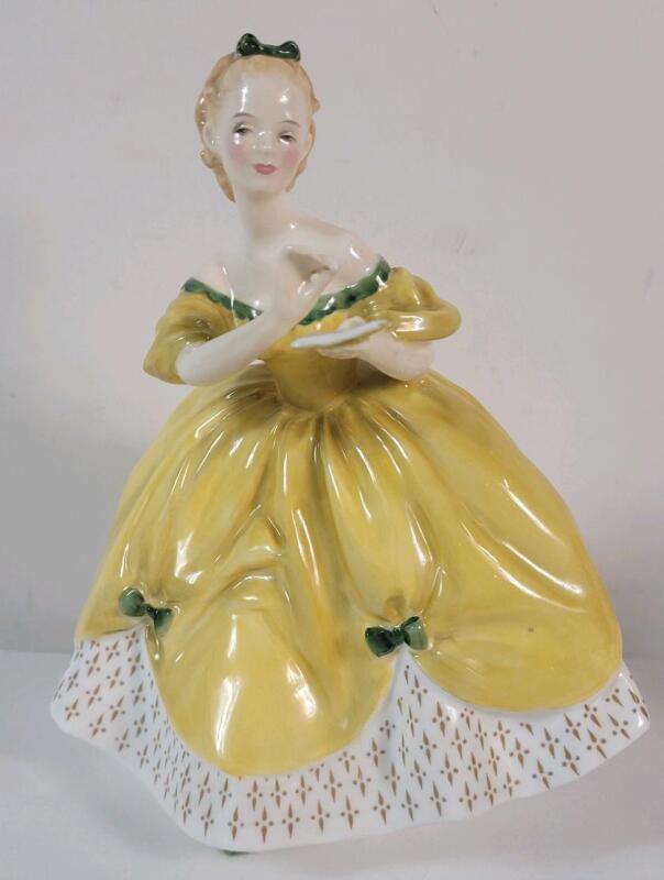 Vintage Royal Doulton " The Last Waltz " Figurine , HN 2315 . Measures 8" tall . No chips or cracks