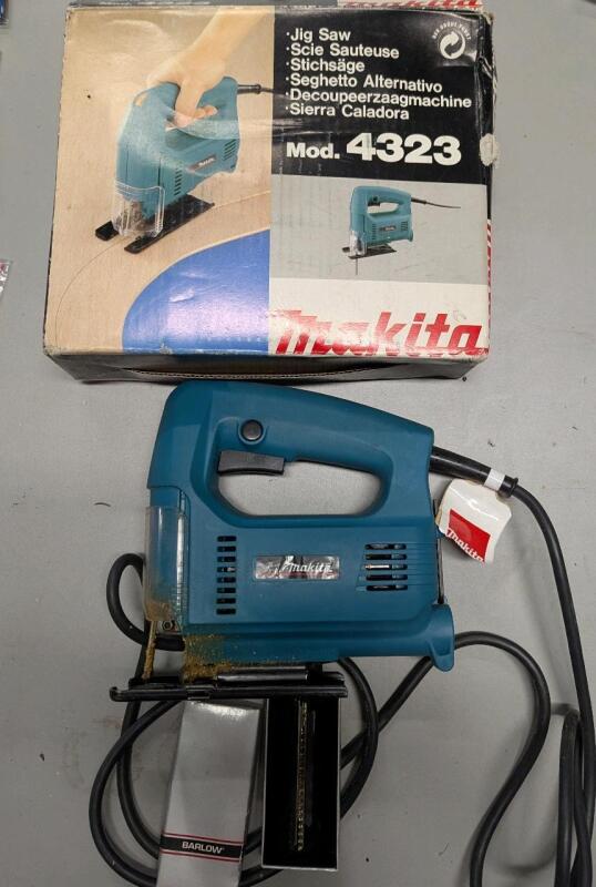 Makita Jigsaw with Bonus Barlow Blades