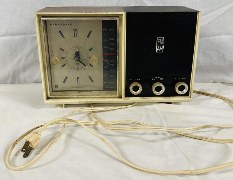 Vintage Panasonic FM-AM Clock Radio, Model RC-7538