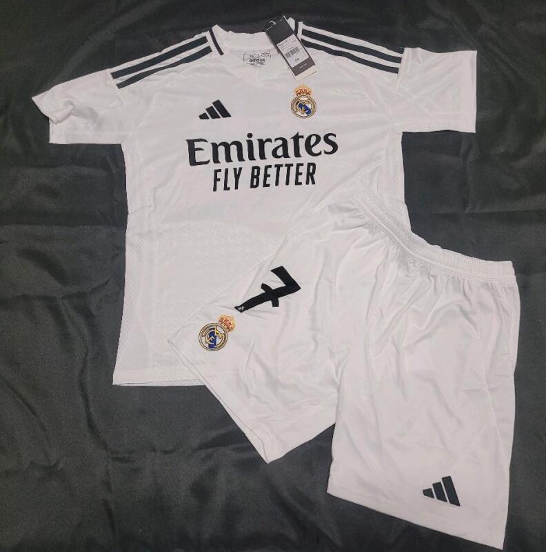 As New w/Tags - Kids Size-28 Real Madrid #7 CHAKIR Soccer Home Kit (jersey & shorts) . Small purple mark on front
