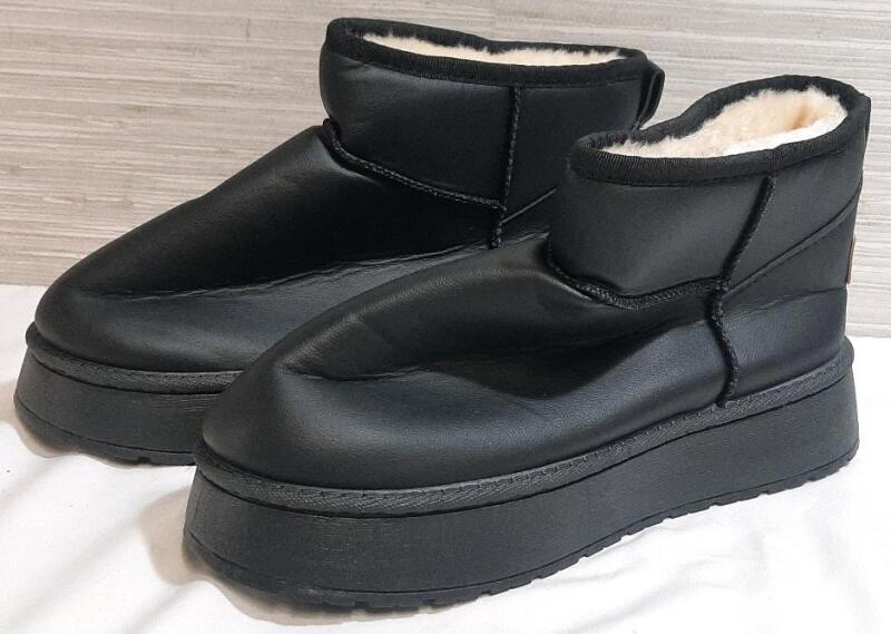 New Pair of Women's Ugg Platform Boots | Size 11.5
