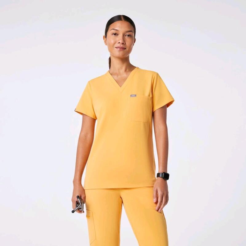 New sz XSmall Women's FIGS Catarina One Pocket Scrub Top Retails for $58