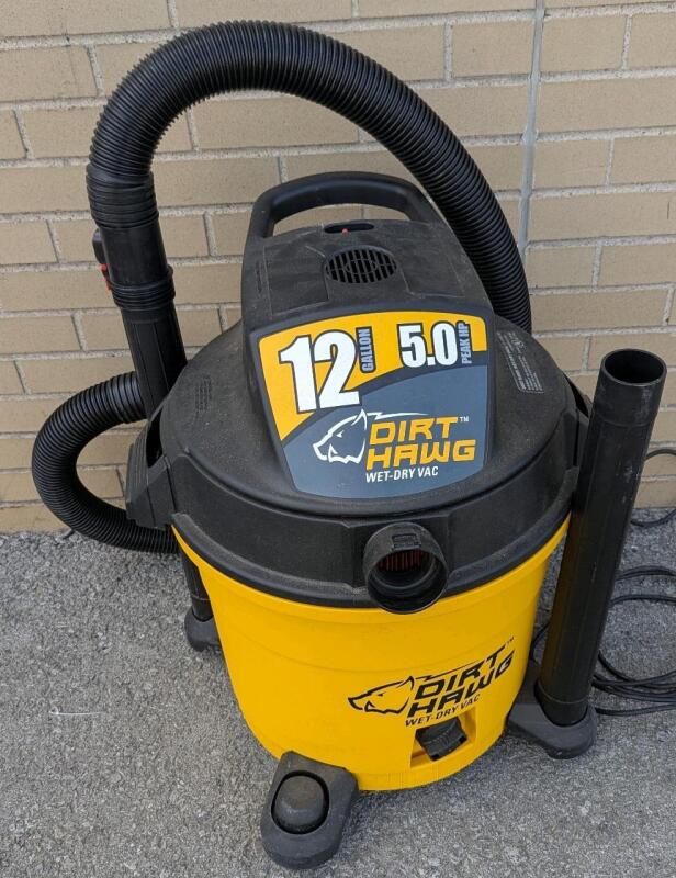 Dirt Hawg Wet/Dry Vac. Tested for power. 25" Tall