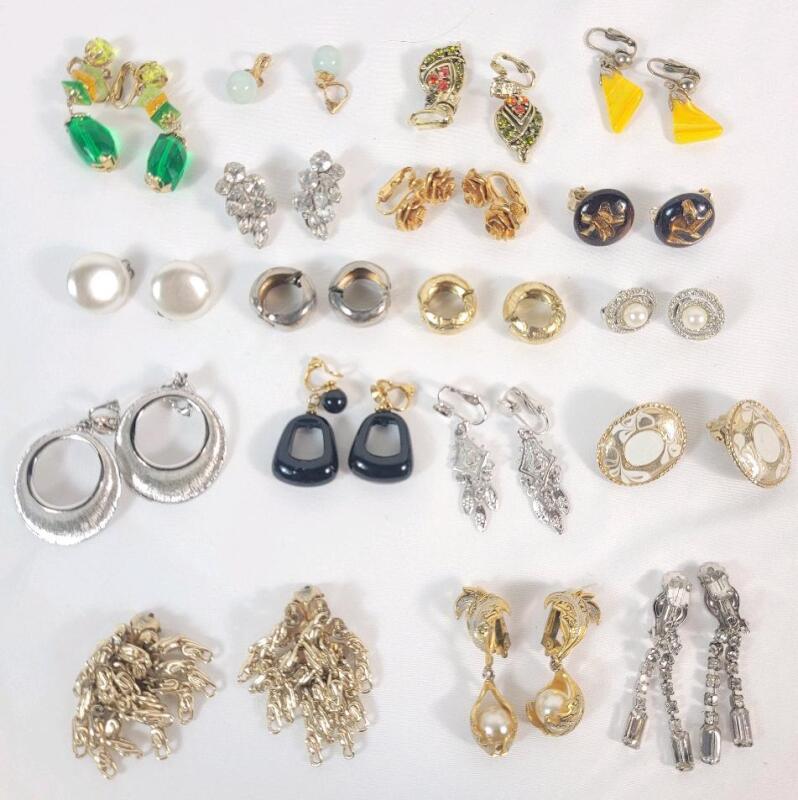 Vintage Clip-On Earring Sets . 17 Pairs .