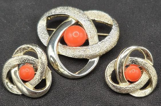 Vintage Sarah Coventry Atomic Orbit Pin Brooch & Earrings Clip-ons Coral Colour Cabochon