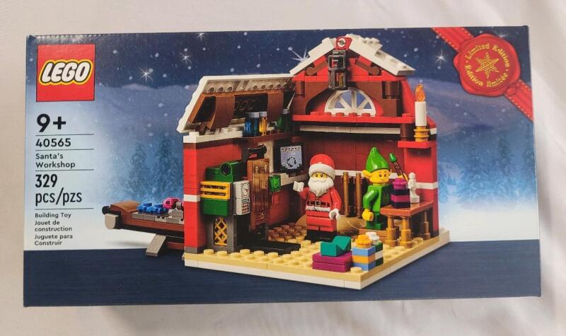 New - 2022 LEGO Santa's Workshop # 40565 . Two (2) Mini-Figs Unique to this Set . Lego Exclusive , Retired . Sealed
