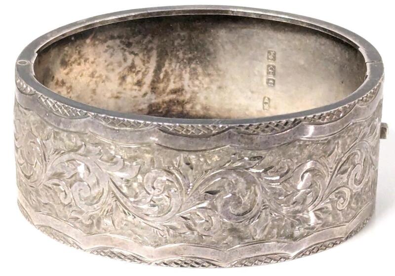 Antique (Possibly 1908) Stamped SD, "i", Lion, Anchor, Burmingham Sterling Silver Hinged Bangle, 2.5" &times; 2.15" &times; 1" Wide