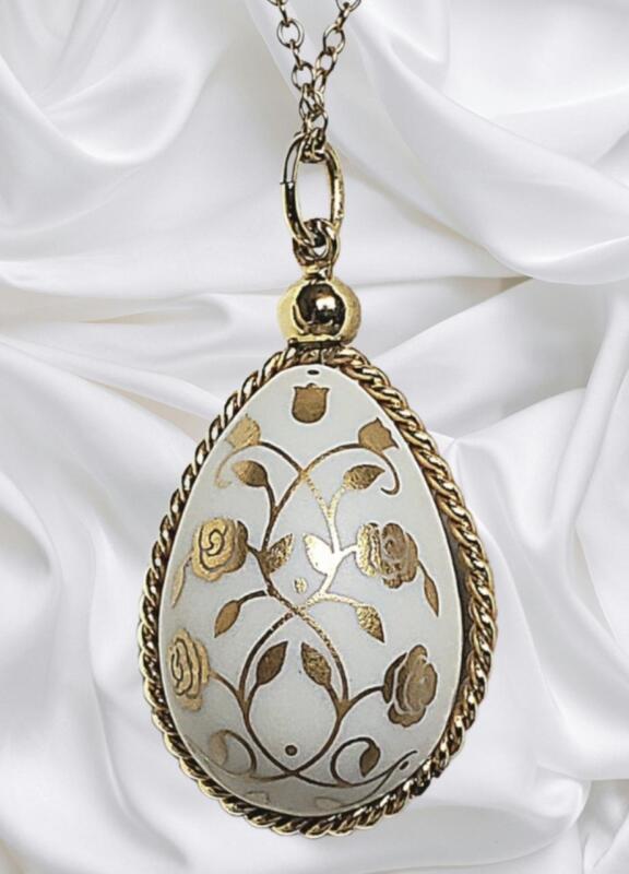 Franklin Mint Porcelain Easter Egg Pendant original box 1978 24K gold trim A lovely bisque porcelain egg pendant trimmed in 24 K gold A 24" 1/20 12K gold filled chain/necklace is included Pendant approximately 1.5&rsquo;&rsquo; Gold Chain 24&rsquo;&rsquo;