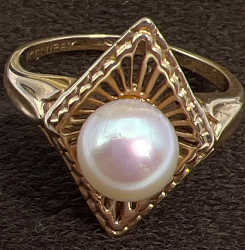 Vintage 10K Gold Diamond Shape Cultured Pearl Ring