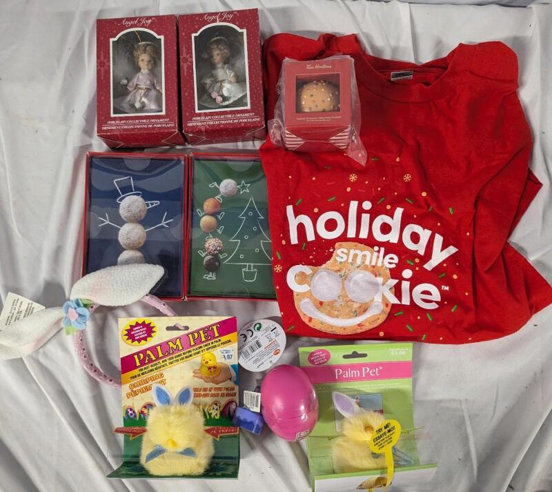 Holiday Supply Lot. You receive all the pieces photographed.