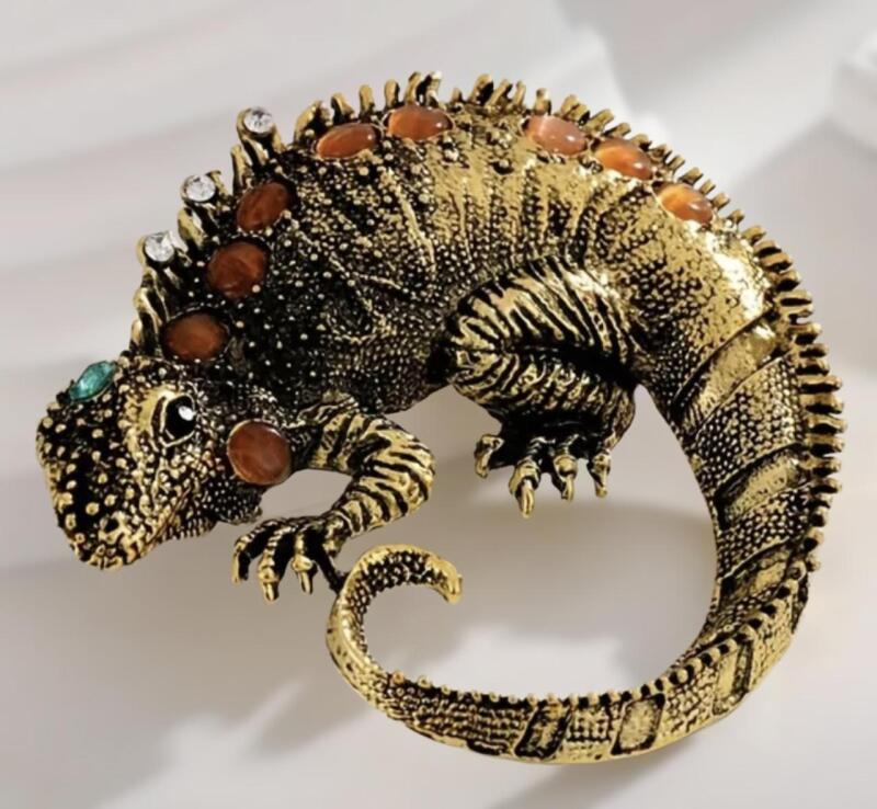 Vintage Inspired Beautiful Falll Colored Lizard Brooch Detailed texture Rhinestone Eyes Orange Glow Cabochons approximately 2.5 x 2.5&rsquo;&rsquo;