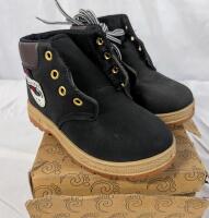 New Children's Size 34 Boots.