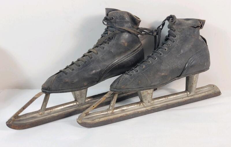 Vintage Ladies CCM Speed Skating Ice Skates , Pair . Size Unknown