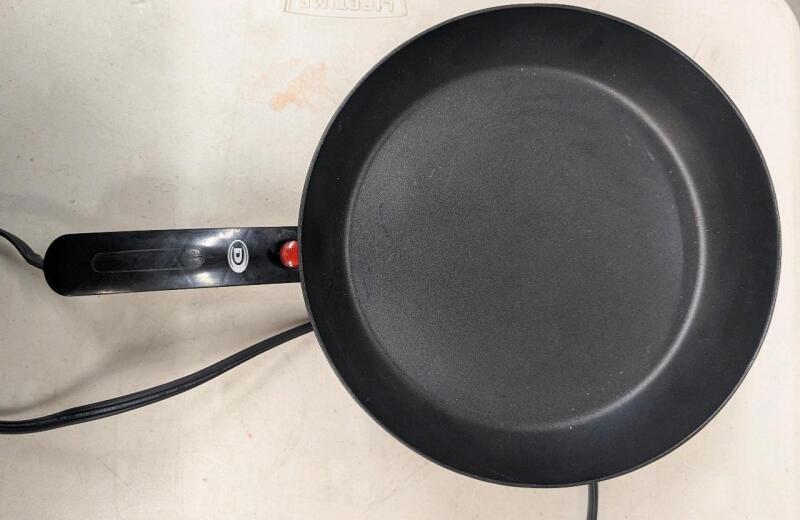 9" Round Self Heating Skillet. Tested Working.
