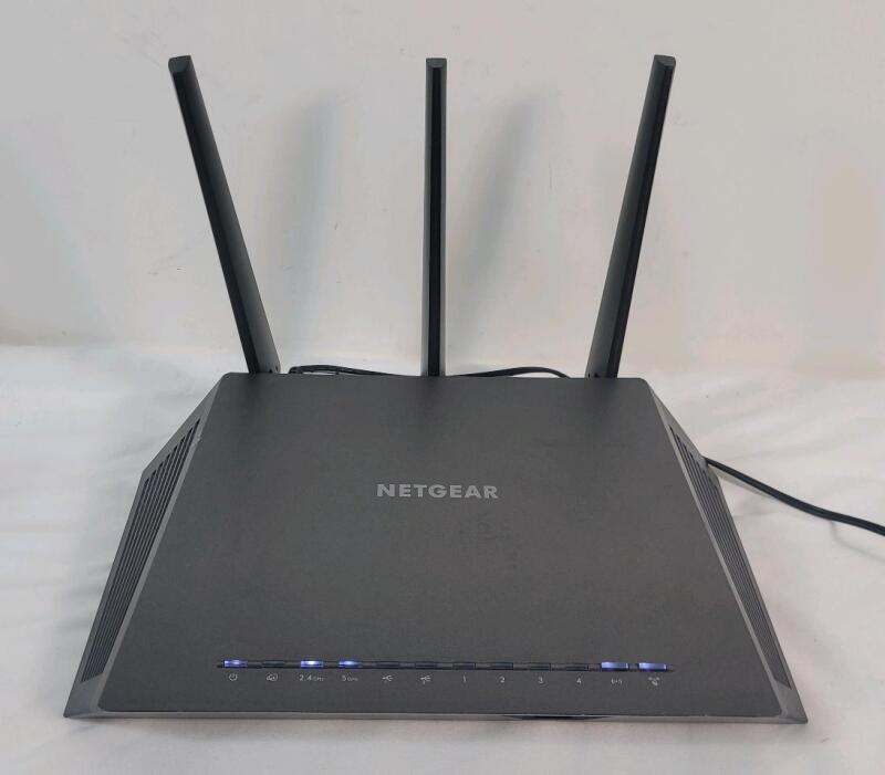 NetGear Nighthawk AC1900 Smart WiFi Router , Model # R7000 . Tested Powers Up , Not Tested Beyond Power Up
