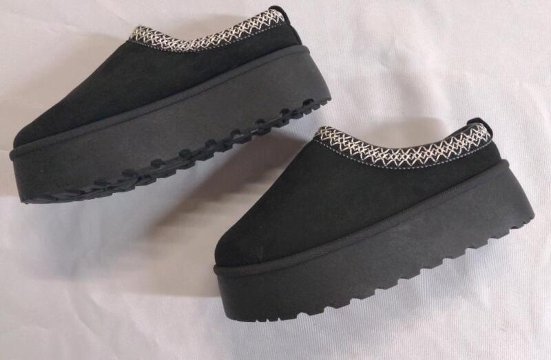 New Size EUR 38 Women's Platform Slippers, Black