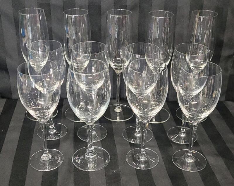 13 Wine Glasses & Champagne Flute Lot . 8 Wine Glasses & 5 Champagne Glasses .