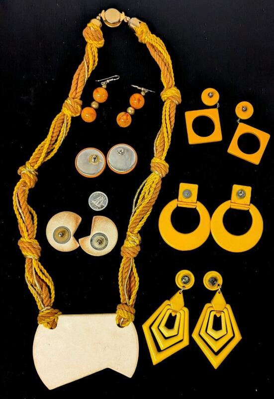 Vintage 26" Long Necklace with Large (3 75" &times; 2.5") Ceramic Focal Pendant & Matching Earrings + 5 Pairs Assorted Earrings for Pierced Ears