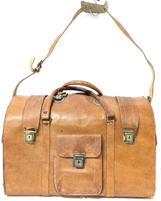 Large Vintage Travel Bag, 19" &times; 11.75" &times; 13", No Odor, Without Key, Would Benefit From Being Oiled / Treated