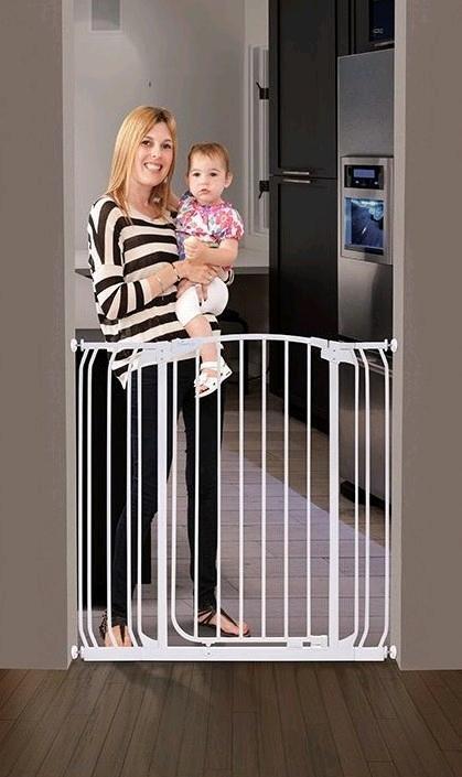As New Dreambaby Chelsea Extra Tall 28-42.5In Auto Close Metal Baby Gate.