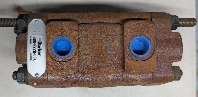 Parker 308-9220-00x Gear Pump. 12" Long.