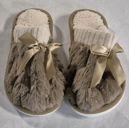 New sz 38/39 Women's Cozy Fluffy Slippers