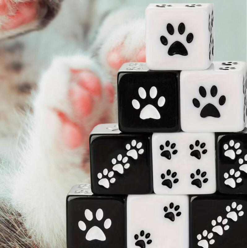 Perfect 10-Piece Resin Dice with Paw Print Pattern Unique 4 white / 5 Black .63&rsquo;&rsquo;