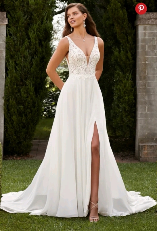 New Dreamy Beach sz 10 Wedding Dress With Statement Train by Sophia Tolli <br/>