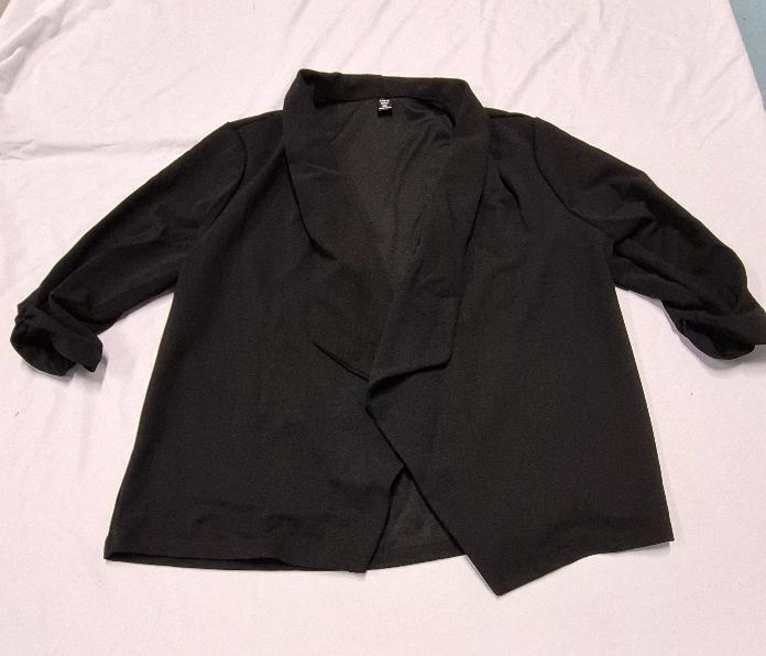 New sz 3XL Women's Black Top with 3/4 Sleeves