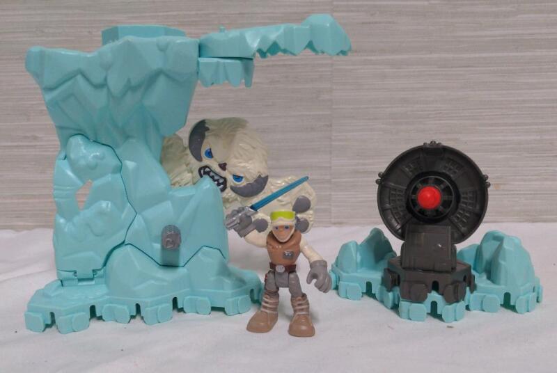 Playskool Heroes Star Wars Galactic Heroes Echo Base Encounter playset w/ Like Skywalker figure