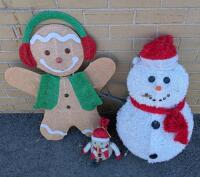 3 Light Up Lawn Ornaments. Both Snowmen Attached by 1 Cable of Lights. Tallest Approximately 27" Tall. Tested Working.