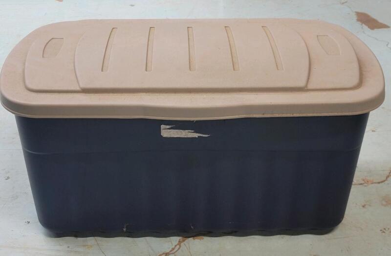 Rubbermaid Bin
