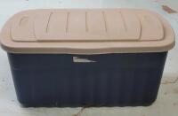 Rubbermaid Bin