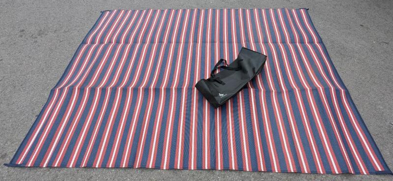 WOOD Outdoor Folding Outdoor Rug, 94.5" &times; 121"