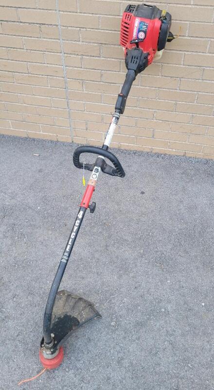 Trou-Bilt Gas Lawn & Grass Trimmer , Model # TB525-EC . Tested , Has Compression. No Gas
