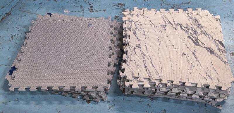 16 Interlocking Floor Mats in 2 Designs : 21" &times; 21" Each, Sone Have Writing