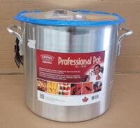 As New - Crown Custom Heavy Duty Industrial Aluminum Stockpot with Handles, 32-L/35Q . Retail New $140 . Scratches on Side