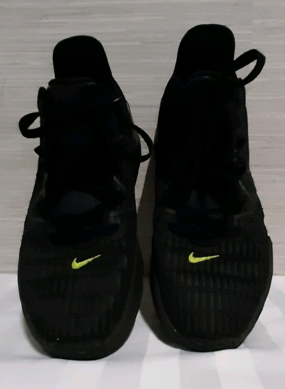 Nike Sneakers in Good Preworn Condition..BLACK Size 11