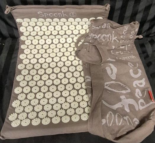 Spoonk Accupuncture Mat 16 by 25" with Case 22" Long