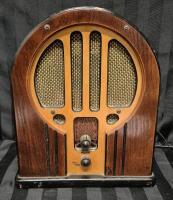 Vintage Wooden Philco Radio- Powers Up 12.25" Tall & 10.5" Wide