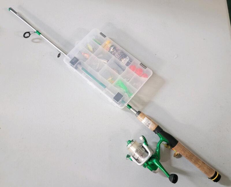 Shakespeare Starter Fishing Kit . Rod , Reel & Tackle in Box
