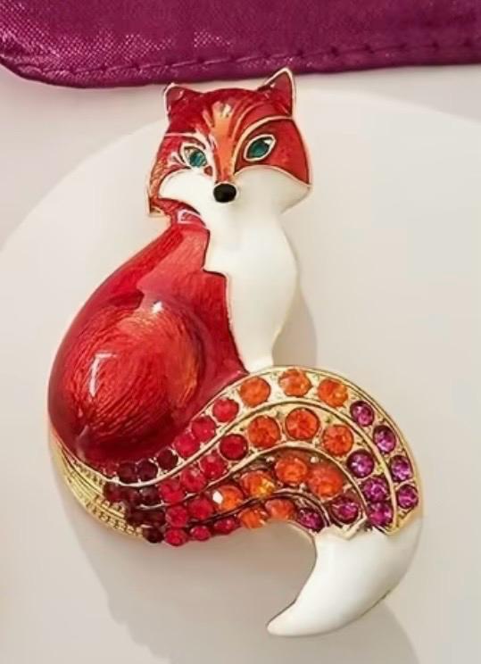 Lovely Rhinestone Accents Enamel Fox Brooch Approximately 1.75&rsquo;&rsquo;