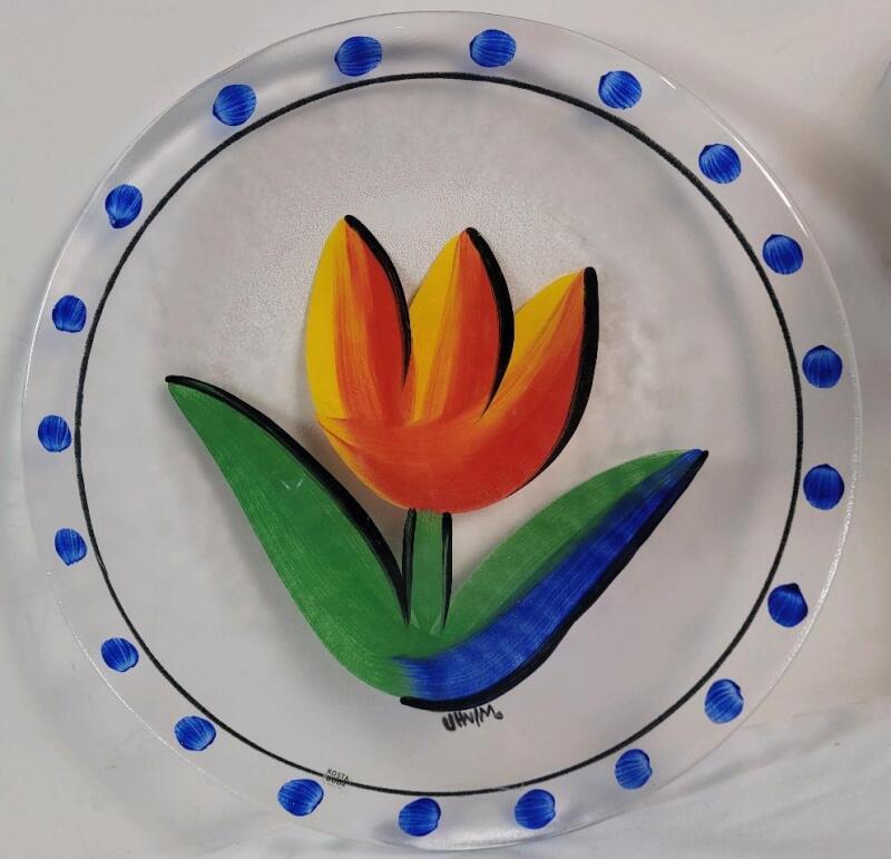 Kosta Boda Tulipa Art Glass Platter - Designed by Ulrica Hydman-Vallien. Measures 13" diameter . No chips or cracks
