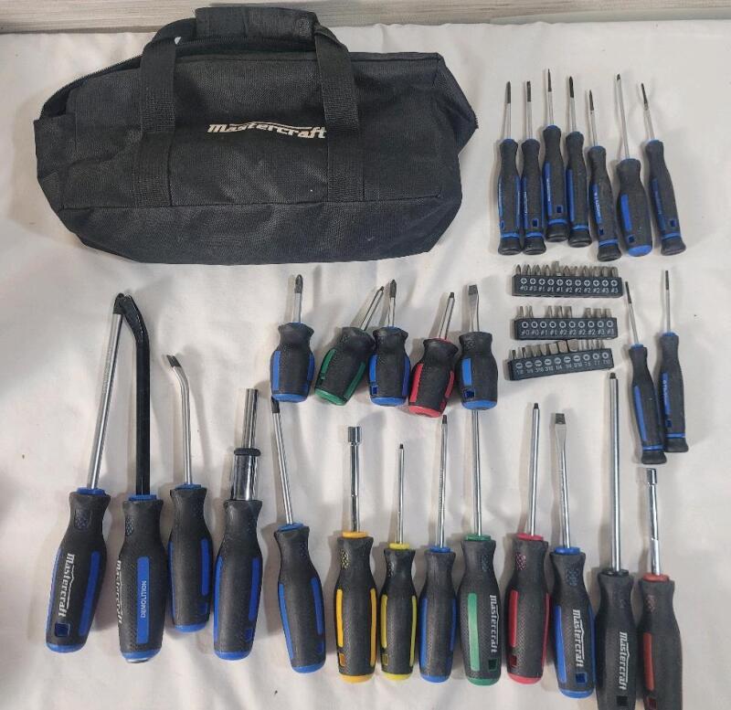 Mastercraft 30pc. Screwdriver Set w/Canvas Bag . Zipper broken on Bag